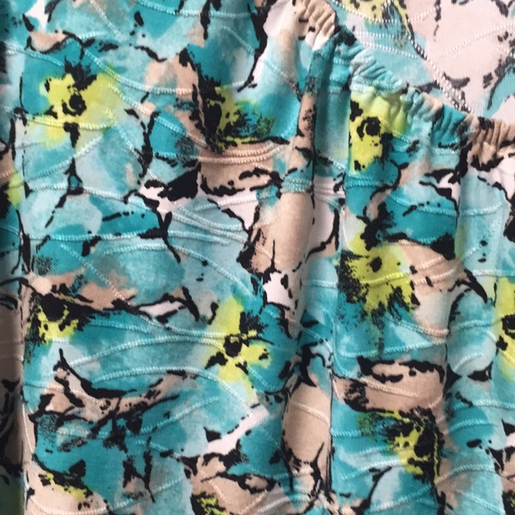 Croft & Barrow Women’s Shirt - Picture 3 of 5